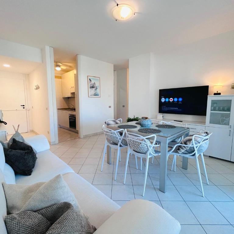 Appartamenti Carinzia Fronte Mare - Flexrent Immobiliare Abissinia - Appartamento con 2 Camere da Letto e Vista Mare - 12