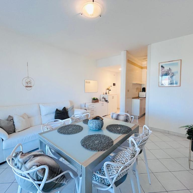 Appartamenti Carinzia Fronte Mare - Flexrent Immobiliare Abissinia - Appartamento con 2 Camere da Letto e Vista Mare - 13