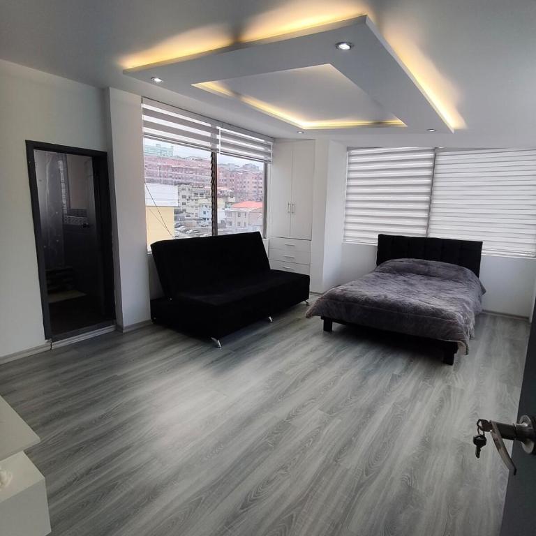 Departamento con hermosa vista y excelente ubicación con parqueadero - One-Bedroom Apartment - 2