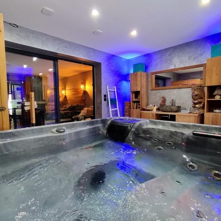 Love room suite jacuzzi sauna pour 2 personnes - Appartement 1 Chambre - 1