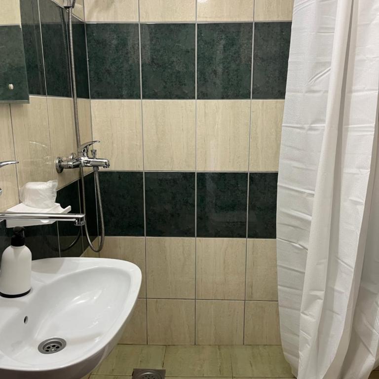 Rooms with private Bathroom & Free Parking ''Sobe Zoka,, - Jednokrevetna Soba sa Sopstvenim Kupatilom - 9