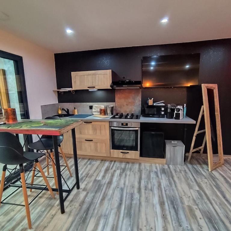 Love room suite jacuzzi sauna pour 2 personnes - Appartement 1 Chambre - 3