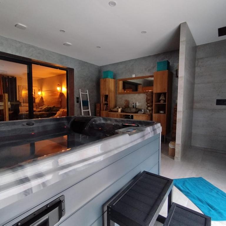 Love room suite jacuzzi sauna pour 2 personnes - Appartement 1 Chambre - 12