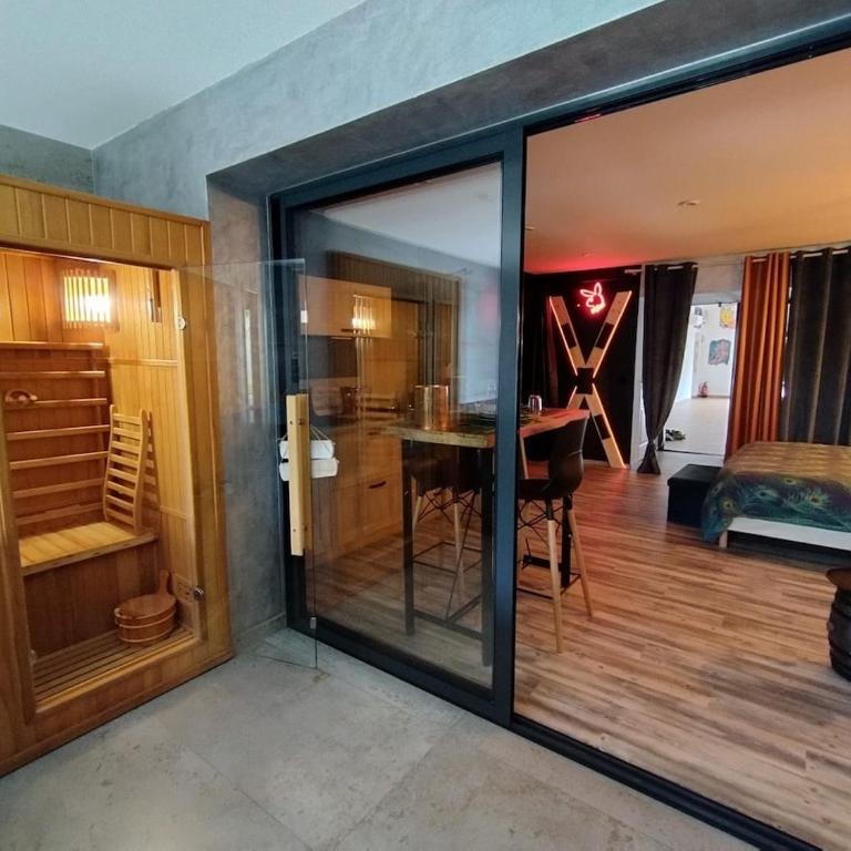 Love room suite jacuzzi sauna pour 2 personnes - Appartement 1 Chambre - 20