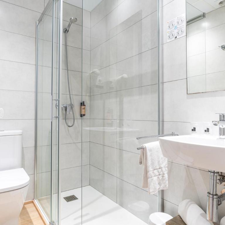 Hostal Sans - Chambre Double avec Lit d'Appoint - 4