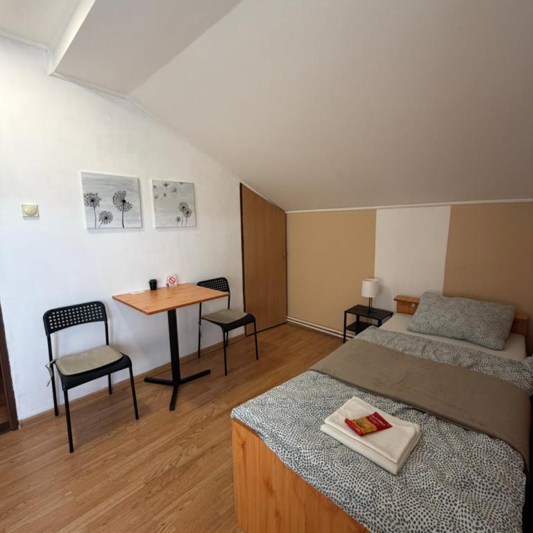 Rooms with private Bathroom & Free Parking ''Sobe Zoka,, - Jednokrevetna Soba sa Sopstvenim Kupatilom - 8