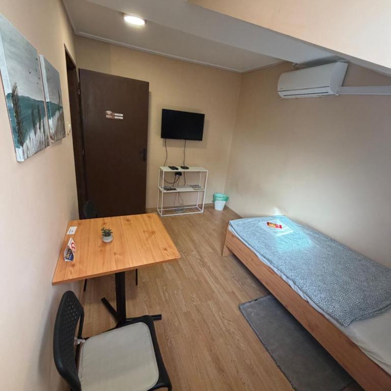 Rooms with private Bathroom & Free Parking ''Sobe Zoka,, - Jednokrevetna Soba sa Sopstvenim Kupatilom - 9