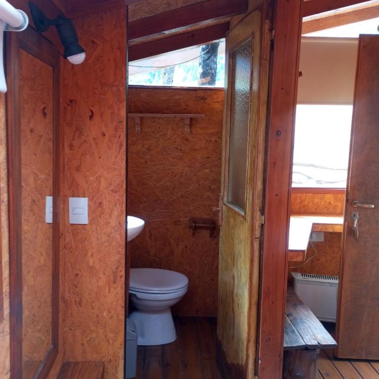 Los Coihues camping & hostel - Deluxe Double Room with Balcony - 6