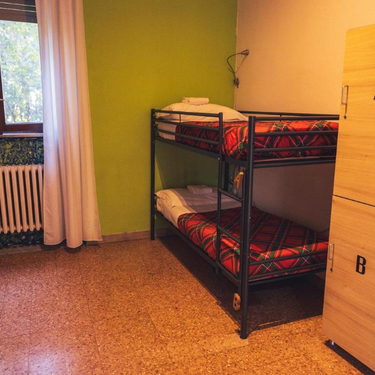OstellOlinda - Posto Letto in Dormitorio Misto con 4 Letti - 8
