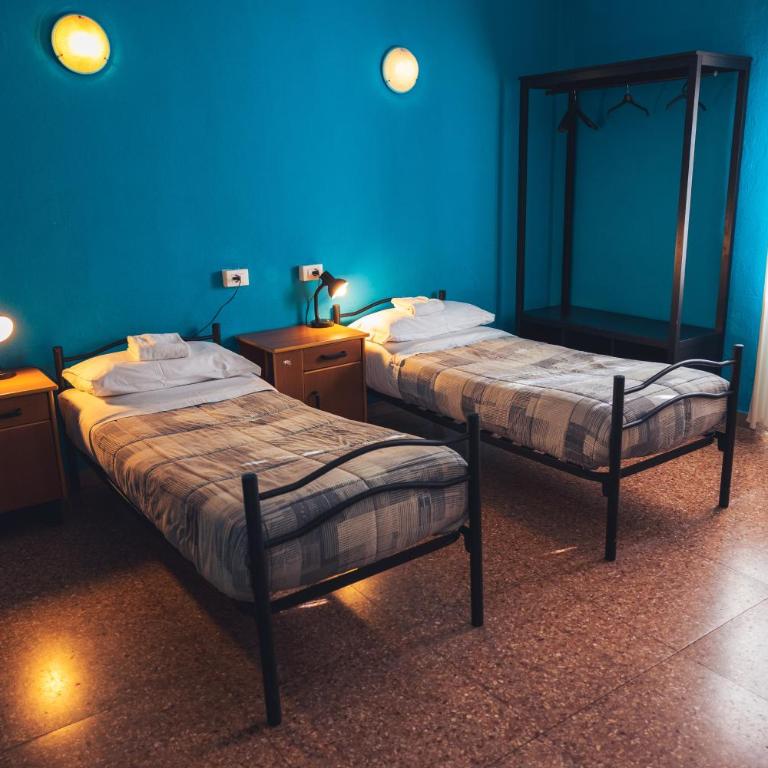 OstellOlinda - Camera Doppia con Letti Singoli e Bagno in Comune - 2