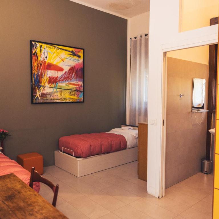 OstellOlinda - Camera Doppia con Letti Singoli con Bagno Privato e Accesso Disabili - 4