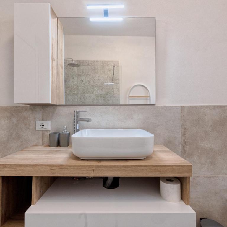 City Apartment Verona - Appartamento con 2 Camere da Letto - 26