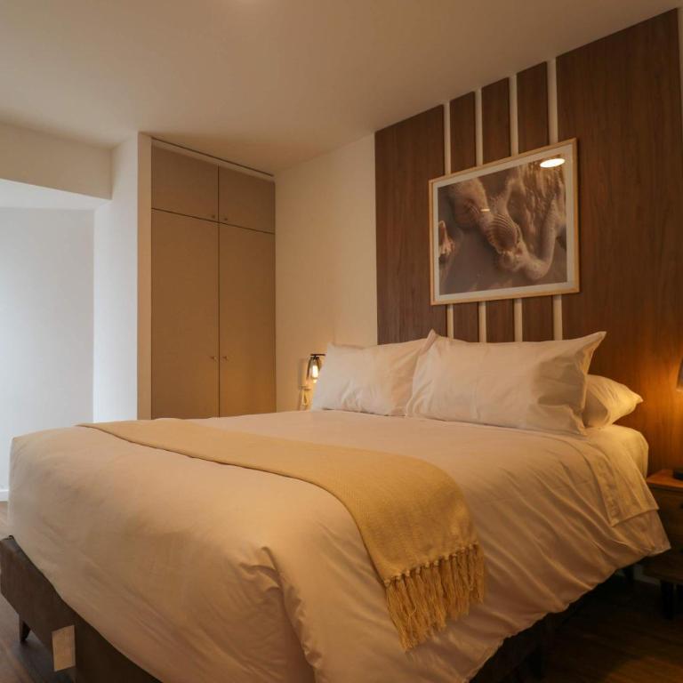 Executive 2BR with Balcony in Premium San Isidro - Two-Room Apartment - 3