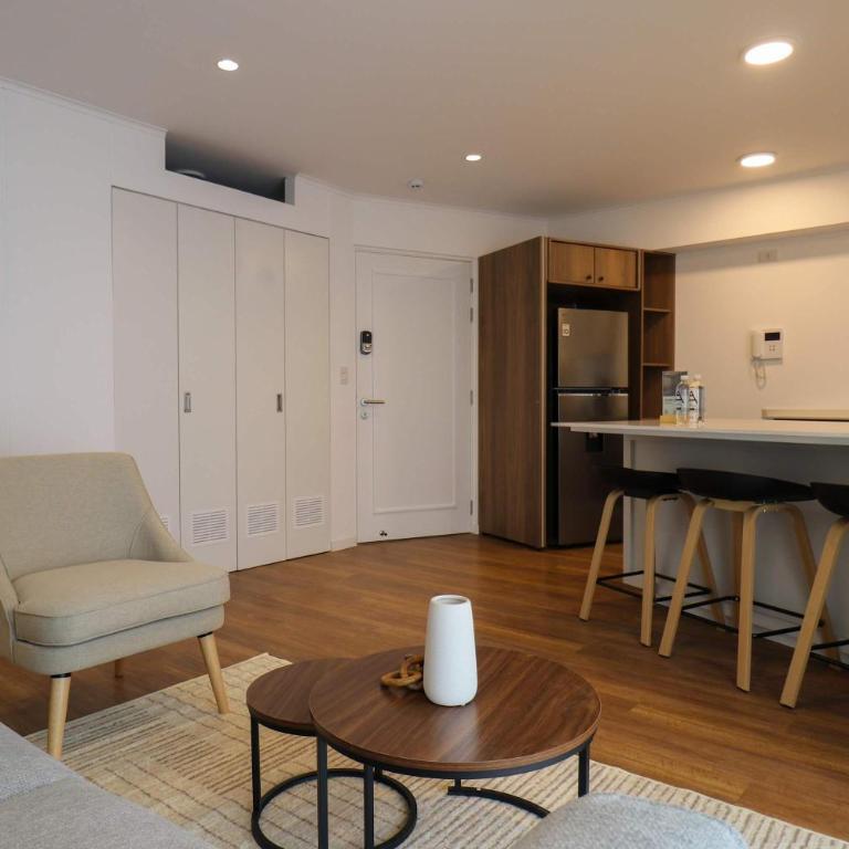 Executive 2BR with Balcony in Premium San Isidro - Two-Room Apartment - 7