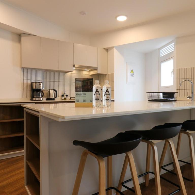 Executive 2BR with Balcony in Premium San Isidro - Two-Room Apartment - 9