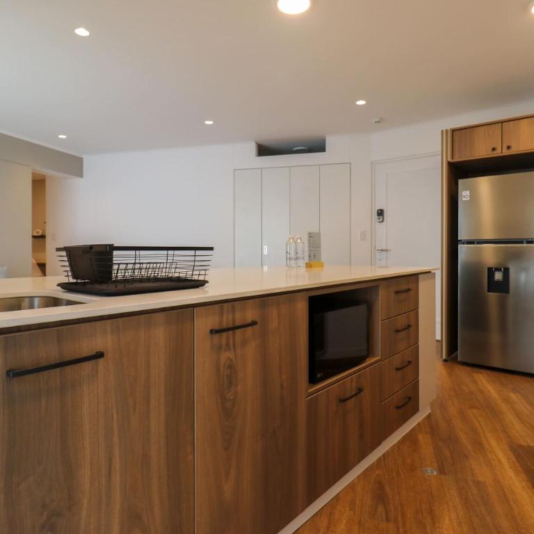 Executive 2BR with Balcony in Premium San Isidro - Two-Room Apartment - 12