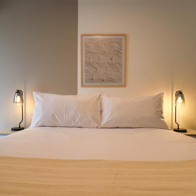 Executive 2BR with Balcony in Premium San Isidro - Two-Room Apartment - 15