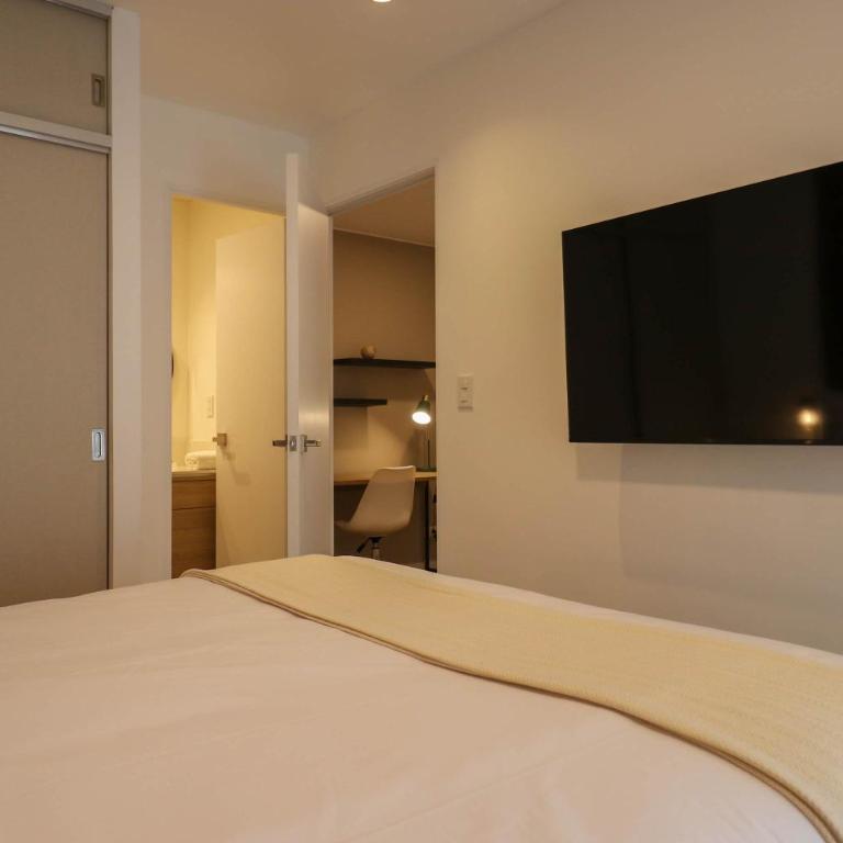 Executive 2BR with Balcony in Premium San Isidro - Two-Room Apartment - 22