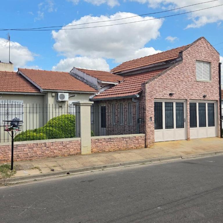 Casa 8p con Quincho Cerca del Estadio y Autódromo - Apartamento - 1