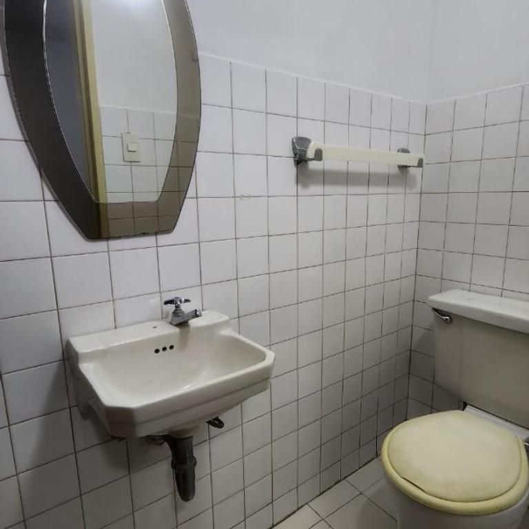 Beautiful apartment in the colonial area of Chacao - Three-Bedroom Apartment - 11
