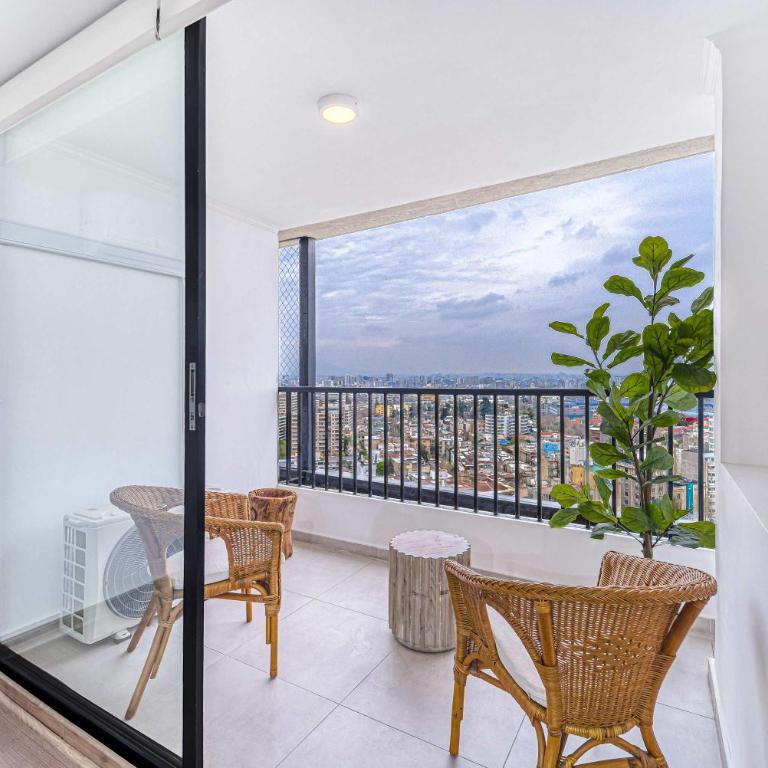 Skyline Home - 3D Wifi & City Views - Apartment - 2