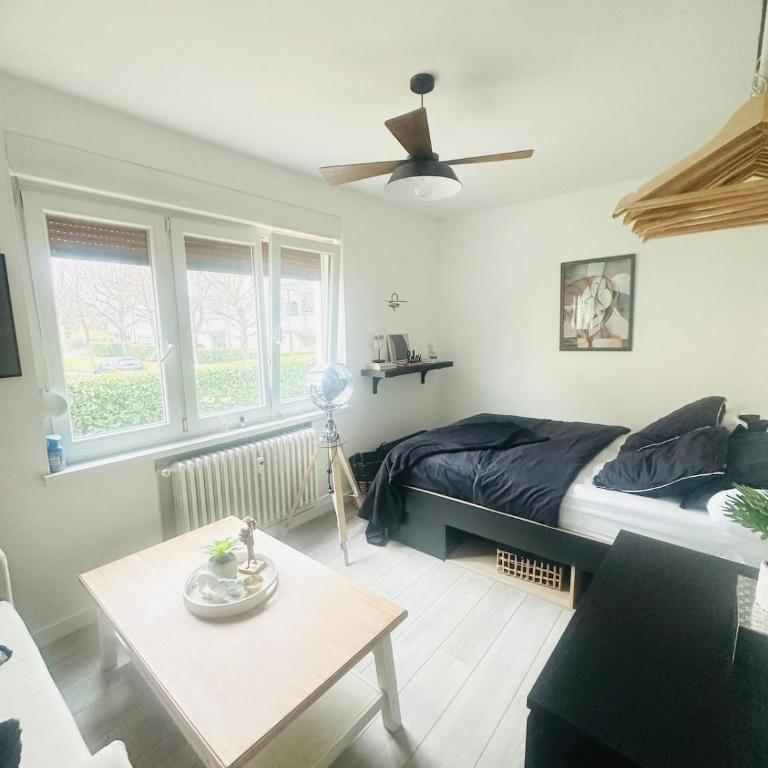 Charming and Cozy Apartment - Two-Bedroom Apartment - 2