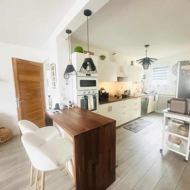 Charming and Cozy Apartment - Two-Bedroom Apartment - 6