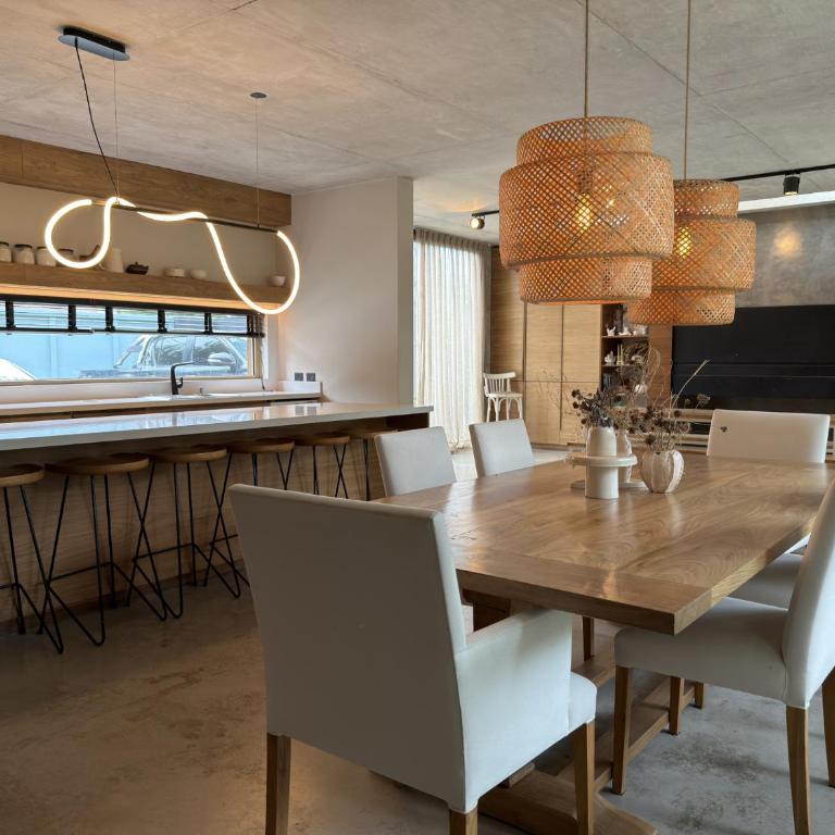 Casa Cami - Casa en Bosque Peralta Ramos Para 6 PAX Con parrilla - Hola Sur - Casa de 3 dormitorios - 2