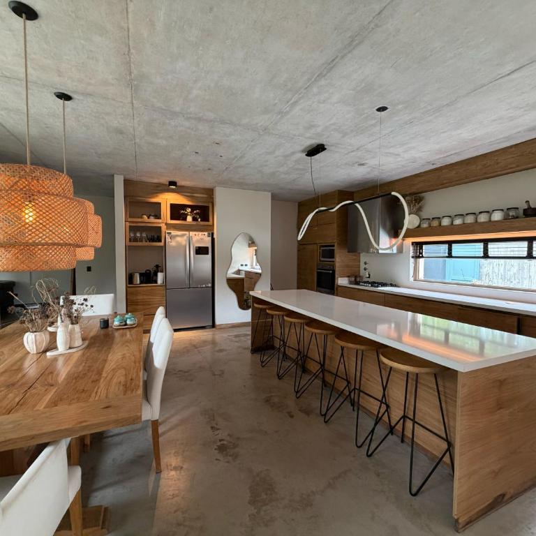 Casa Cami - Casa en Bosque Peralta Ramos Para 6 PAX Con parrilla - Hola Sur - Casa de 3 dormitorios - 6