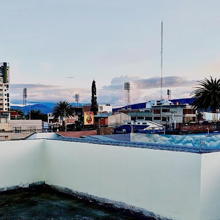 DEPARTAMENTO EN Riobamba ALBORADA VIP - Three-Bedroom Apartment - High Floor - 2