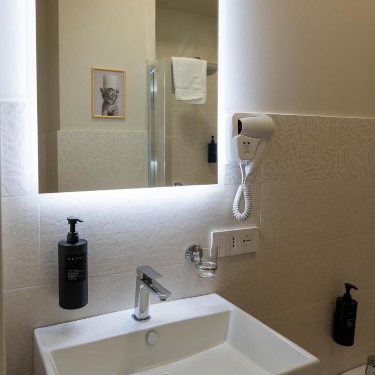 Lepanto Central - Double or Twin Room - 19