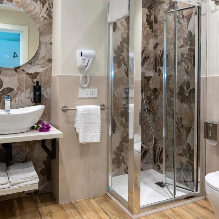 Lepanto Central - Double or Twin Room - 11