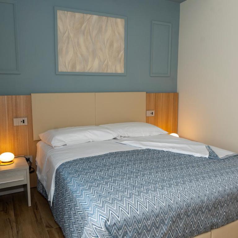 Lepanto Central - Double or Twin Room - 17