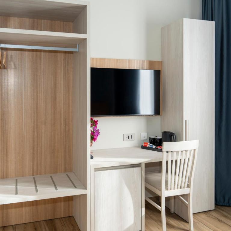 Lepanto Central - Double or Twin Room - 15