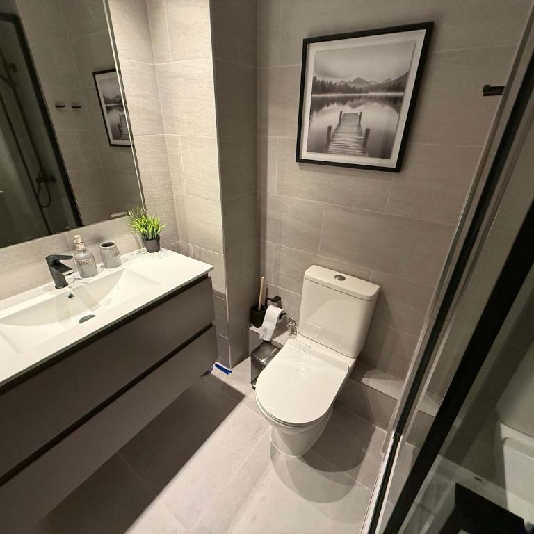 Stylish 1-BR Urban Oasis for 3 in Las Condes - Apartamento - 13