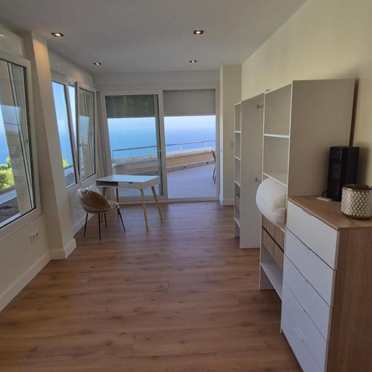 Apartamento con Espectaculares vistas al Mar - Apartamento de 3 dormitorios - 52