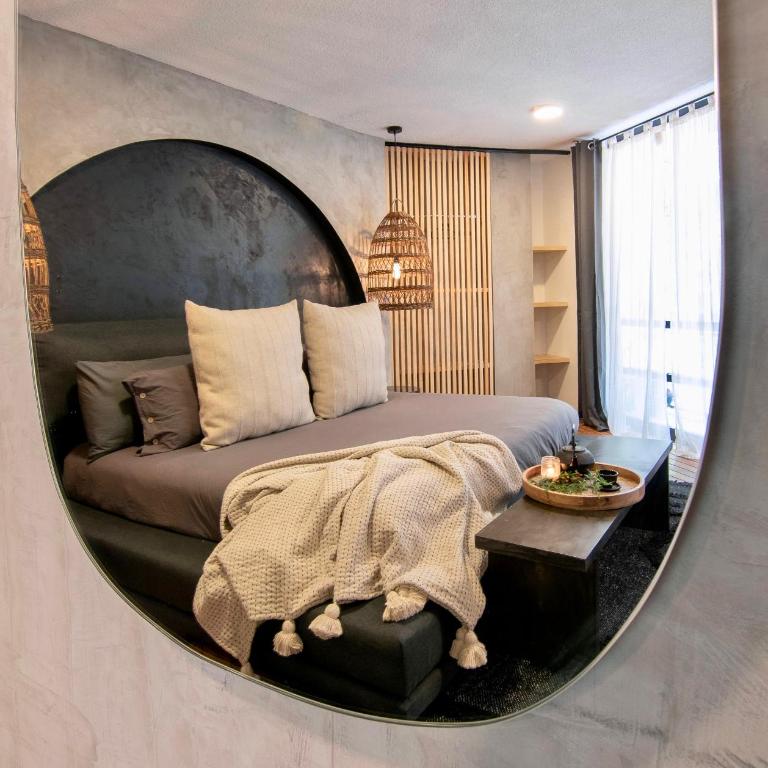 Beautiful Curated and Designed Flat plus Great Balcony - One-Bedroom Apartment - 6