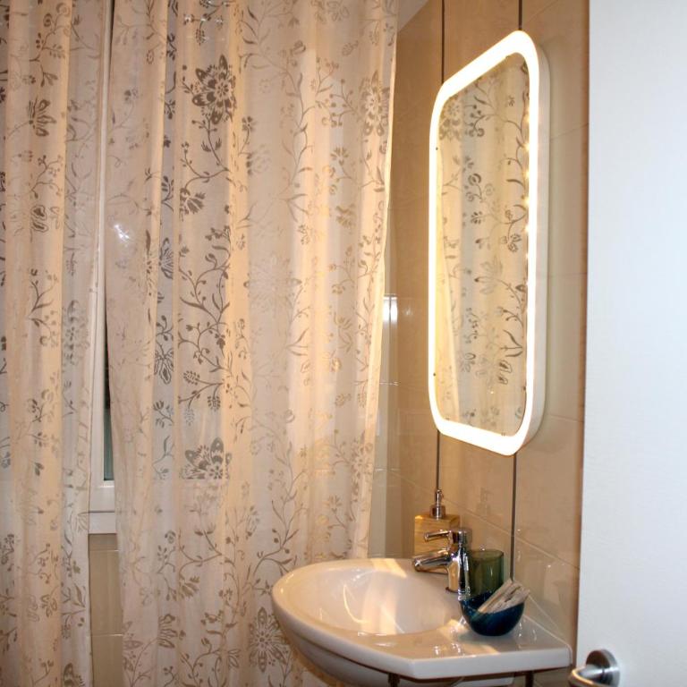 The Green Gate - Airport Guest House - Camera Matrimoniale con Bagno Privato - 20
