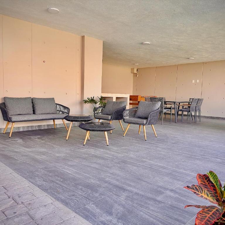 Departamento Completo con Terraza, Alberca y Gimnasio - Apartamento de 2 dormitorios - 17