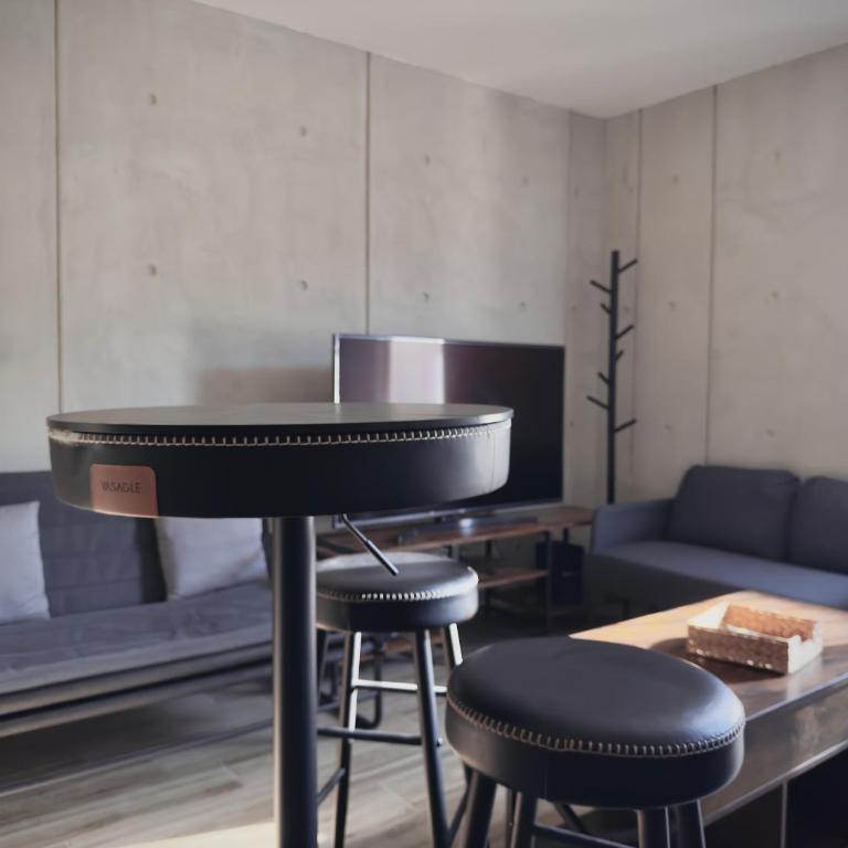 Departamento Completo con Terraza, Alberca y Gimnasio - Apartamento de 2 dormitorios - 35