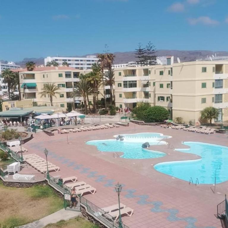 Beach life only 5 minutes away and Heated pool - Two-Bedroom Apartment - 10