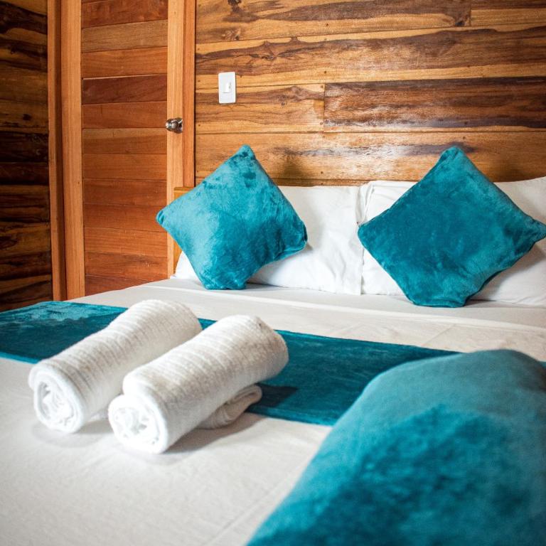 Castle Beach Hostel - Double Room with Sea View - 3