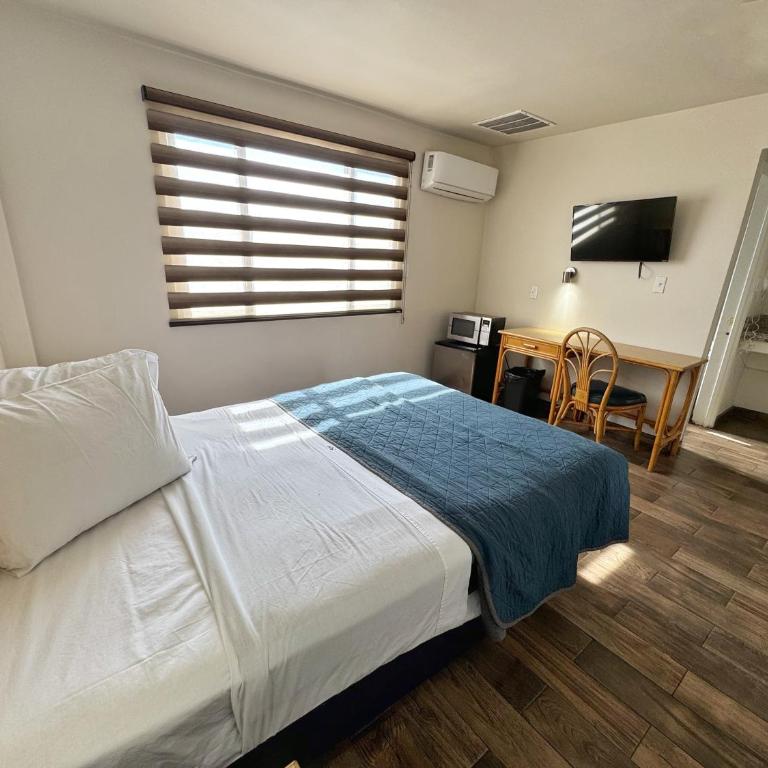 Hotel Paris - Queen Room - 2