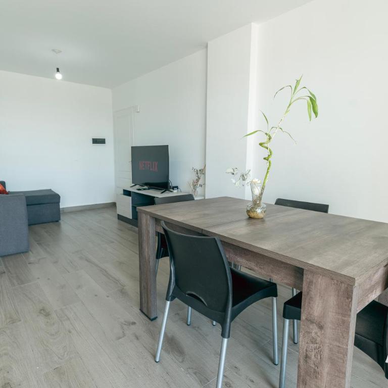 Amplio Apart con Cochera - Apartamento de 1 dormitorio - 24