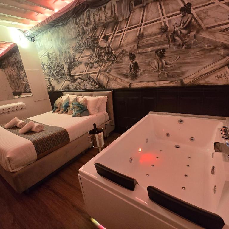 Mirror Suite Roma Colosseo Jacuzzi - Suite con Vasca Idromassaggio - 4