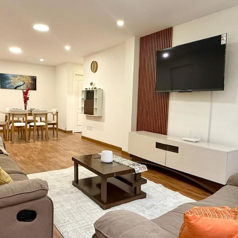 Comodo, amplio y lujoso departamento Calacoto Zona Sur La Paz - Two-Bedroom Apartment - 9