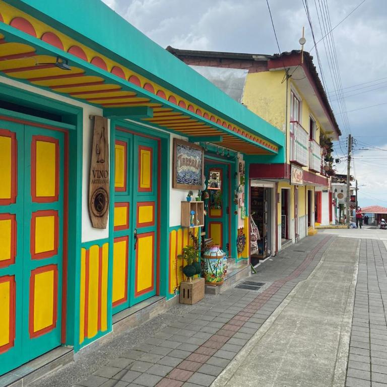 Apartamento en el Eje Cafetero amoblado y con piscina en conjunto privado - Apartamento de 2 dormitorios - 5