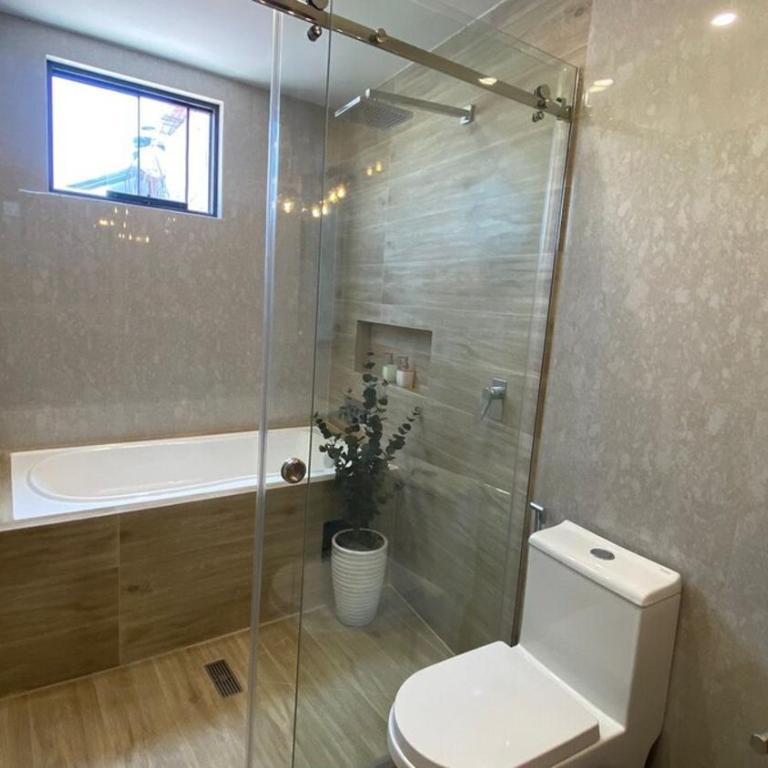 Luxury Downtown Tacna Apartment with Bathtub - Two-Bedroom Deluxe Apartment - 8