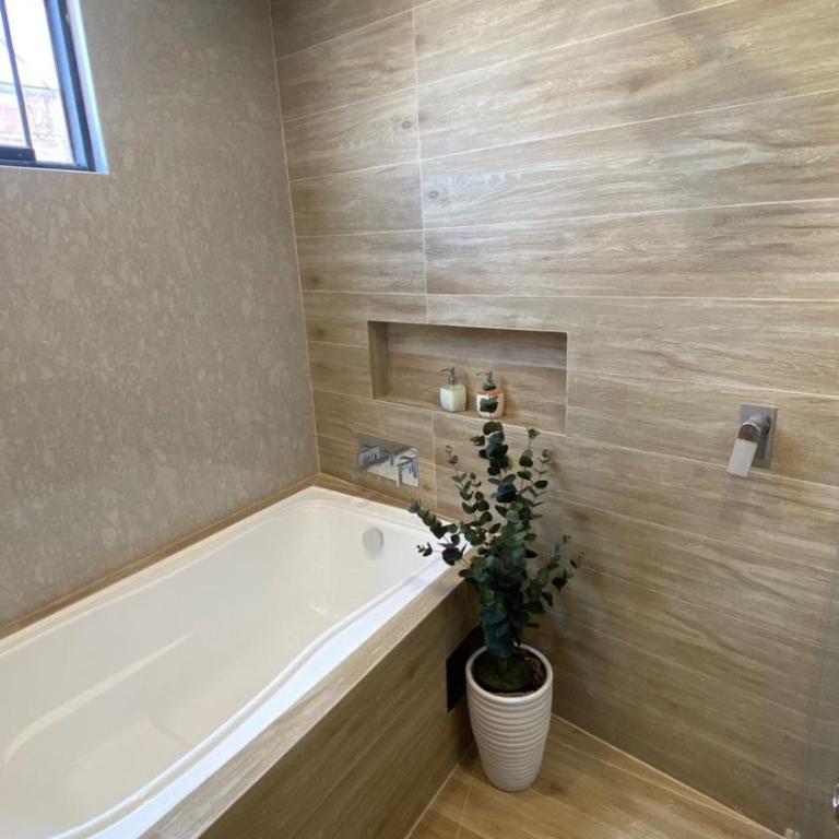 Luxury Downtown Tacna Apartment with Bathtub - Two-Bedroom Deluxe Apartment - 9