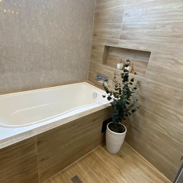 Luxury Downtown Tacna Apartment with Bathtub - Two-Bedroom Deluxe Apartment - 24